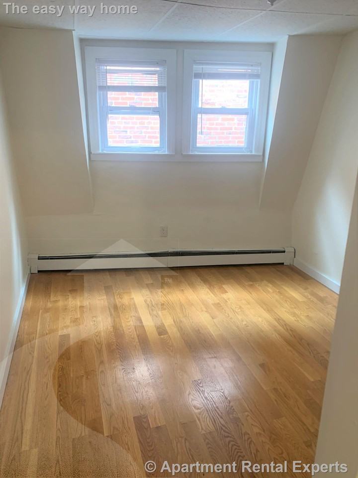 37 Davis Sq #2 - Photo 3 of 8