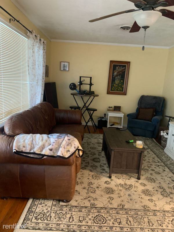 509 E 9th St - Photo 2 of 7