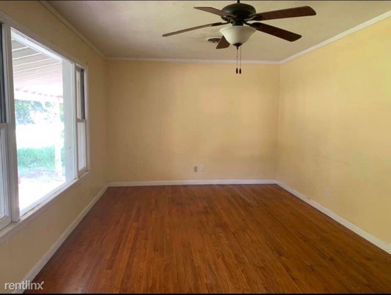 509 E 9th St - Photo 3 of 7