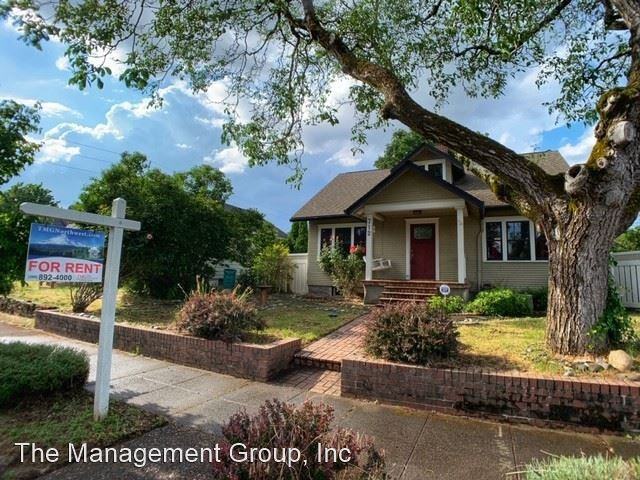 712 W 30th St - Photo 3 of 49