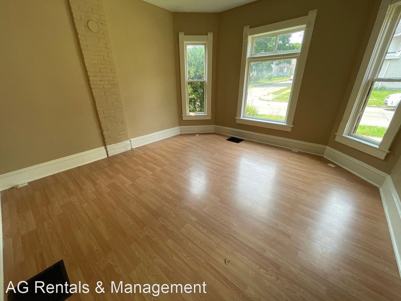 2431 Fox Ave - Photo 2 of 17