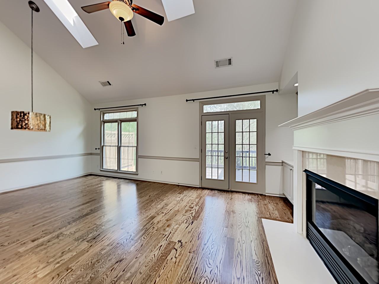 6409 Queens Court Trce - Photo 3 of 21