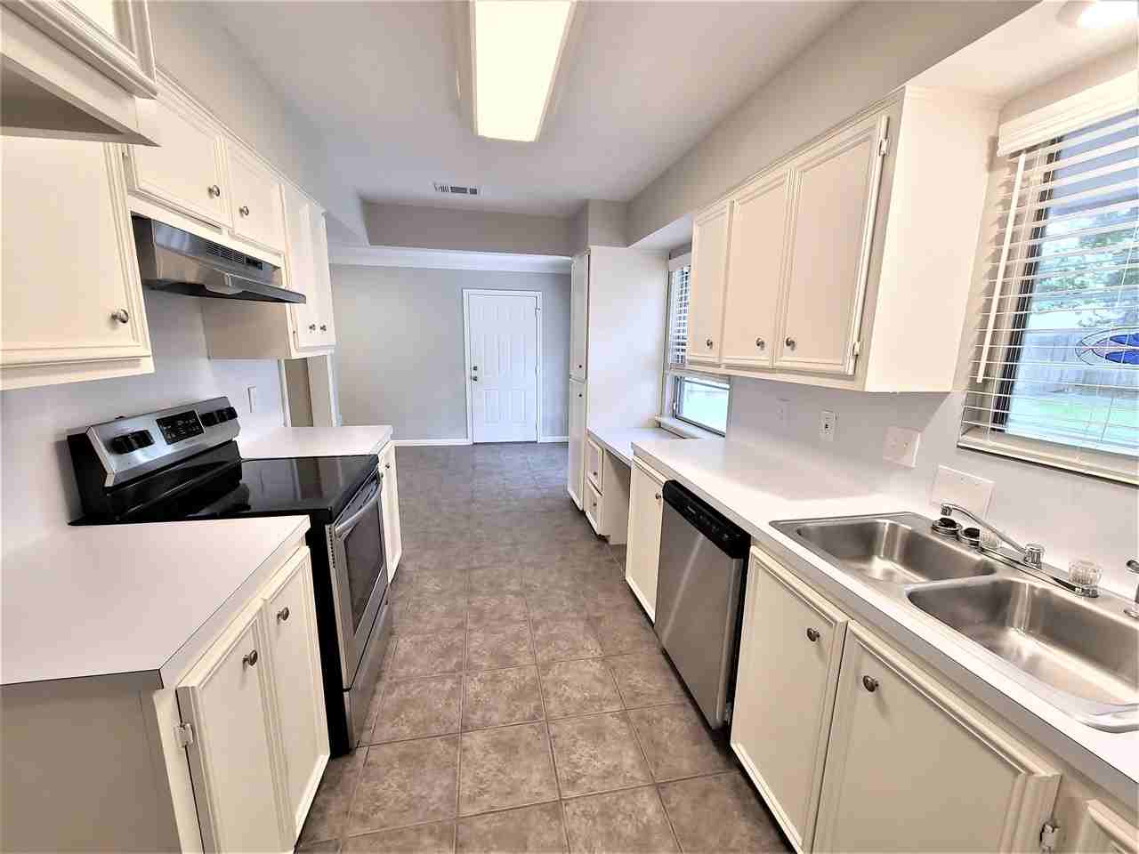 4514 Libbey Ln - Photo 3 of 10