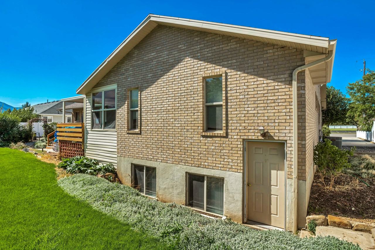 1352 N 1000 W - Photo 3 of 15