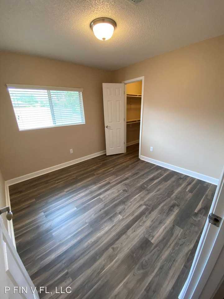 540 Carrier Dr - Photo 3 of 9