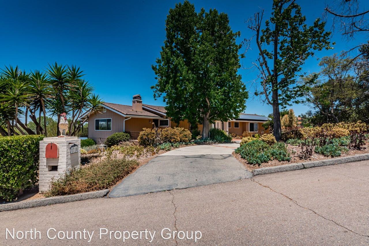 1210 Orangewood Dr - Photo 2 of 50