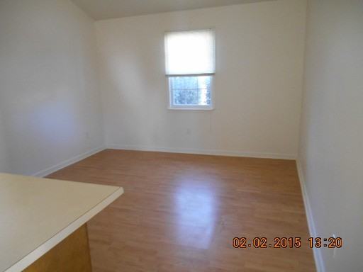 313 Pleasant St - Photo 2 of 7