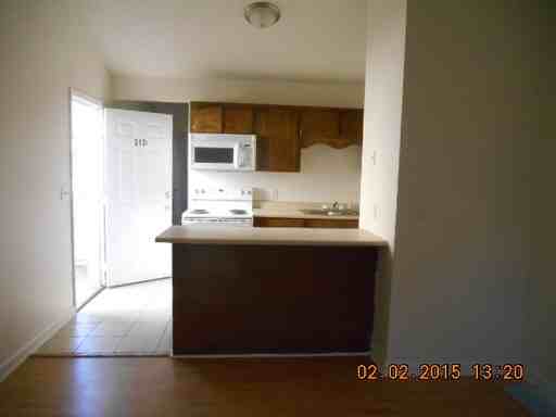 313 Pleasant St - Photo 3 of 7