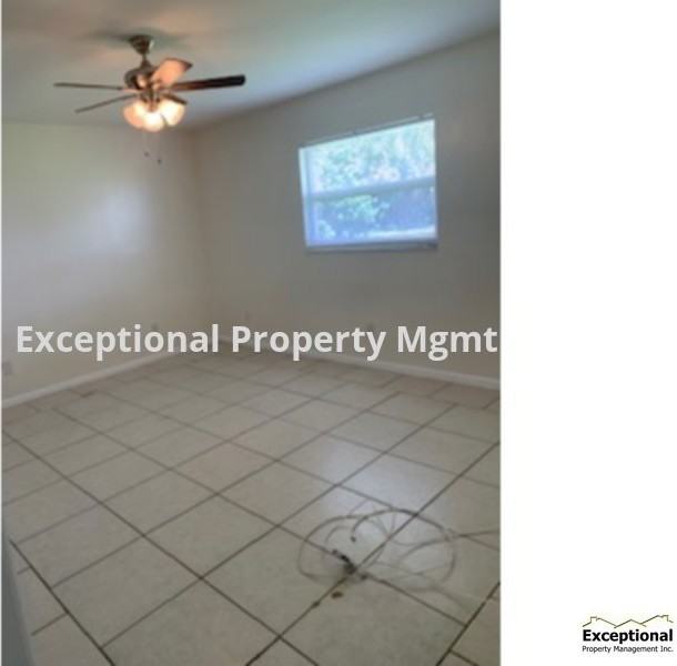 810 Ne 8th St - Photo 5 of 11
