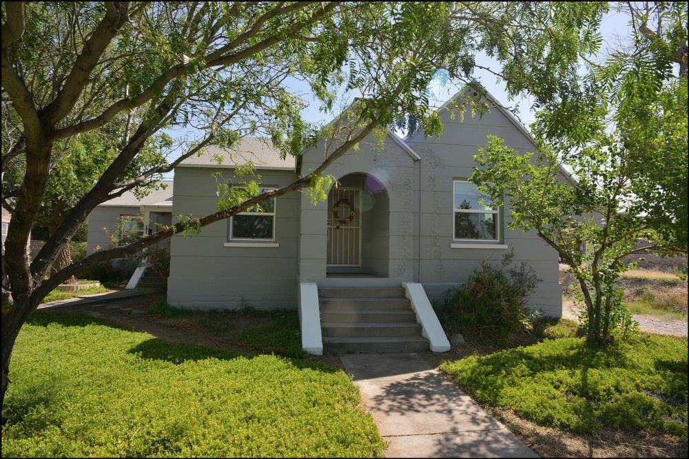 2402 N Kansas St - Photo 2 of 9