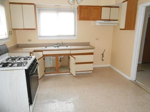 12760 S Racine Ave - Photo 3 of 12