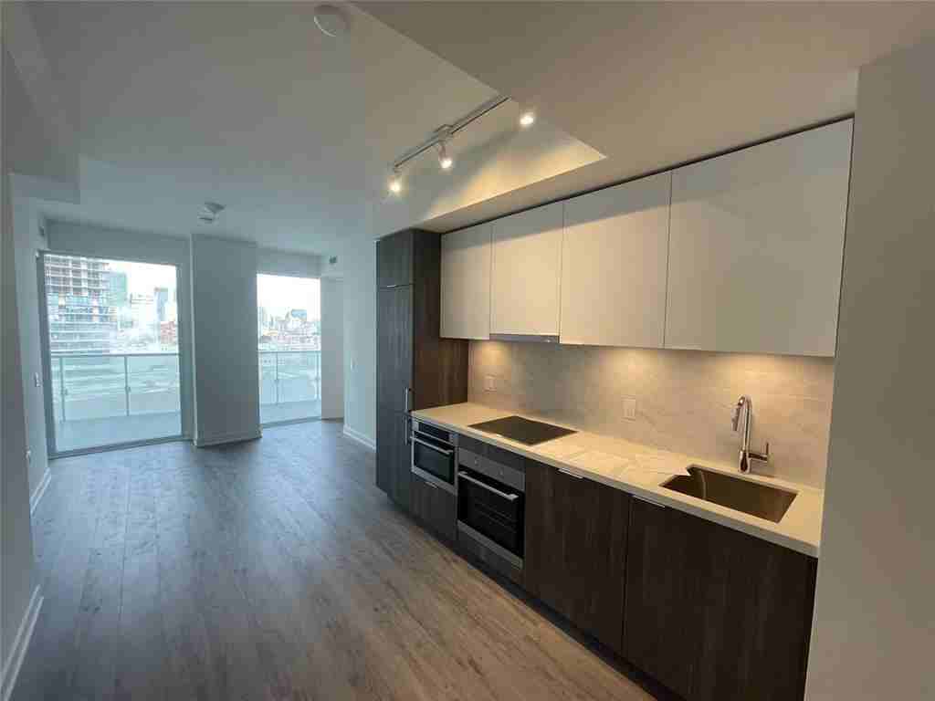 15 Queens Quay East #1307