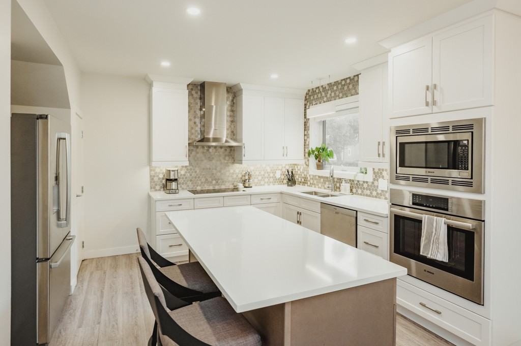 99 Kenaston Boulevard, Winnipeg, MB R3N 1T8 3 Bedroom House for 3,395