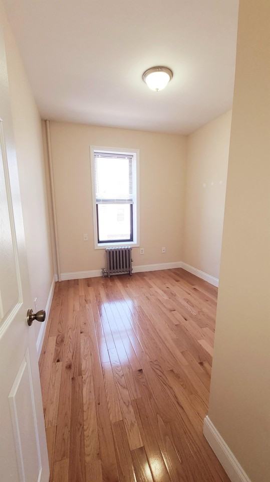 152 New York AveApartment 8 #08 - Photo 2 of 11