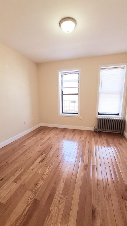 152 New York AveApartment 8 #08 - Photo 4 of 11