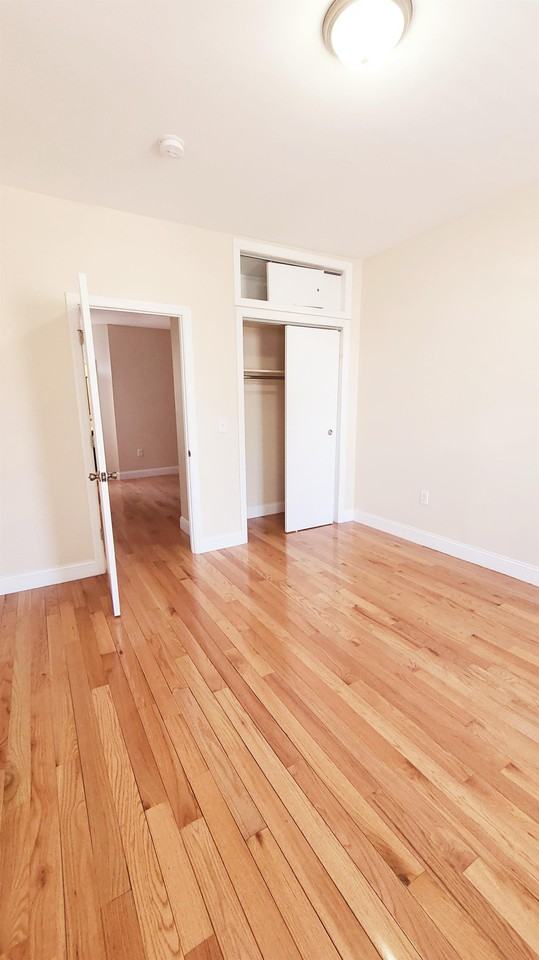 152 New York AveApartment 8 #08 - Photo 5 of 11