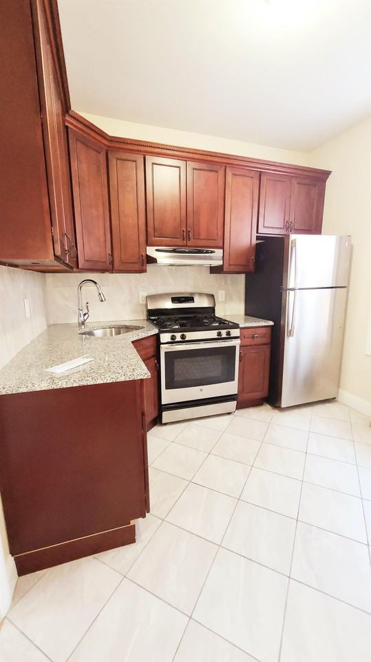 152 New York AveApartment 8 #08 - Photo 6 of 11