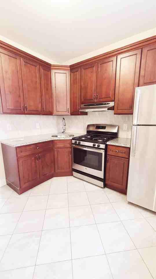 152 New York AveApartment 8 #08 - Photo 7 of 11
