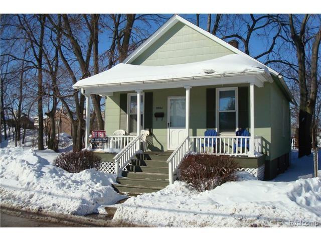 22064 Park St - Photo 2 of 13