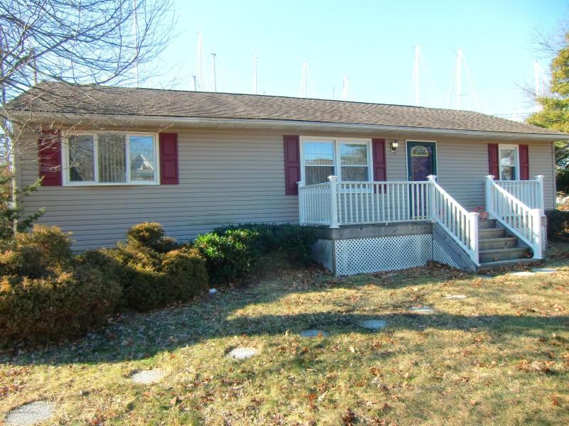 117 Bay Ave - Photo 2 of 10