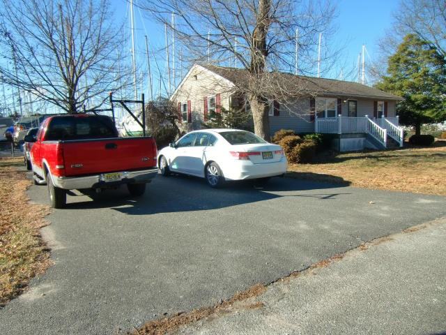 117 Bay Ave - Photo 3 of 10