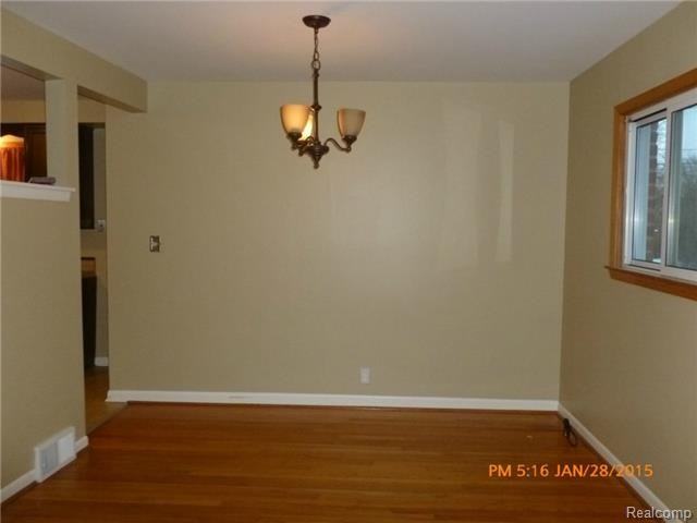 9010 Leverne - Photo 3 of 14