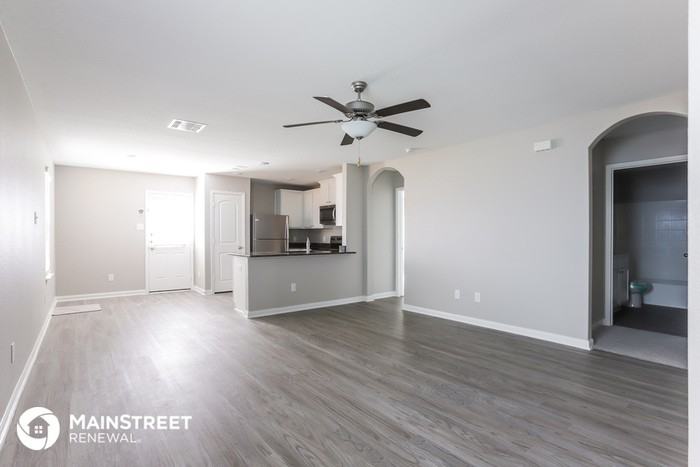25221 Dickens Dr - Photo 3 of 16