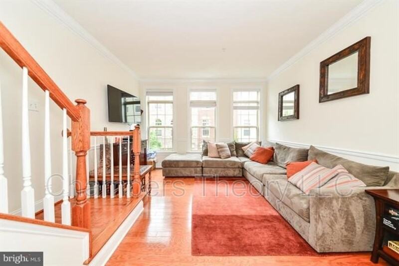 402 N Thomas St - Photo 3 of 28