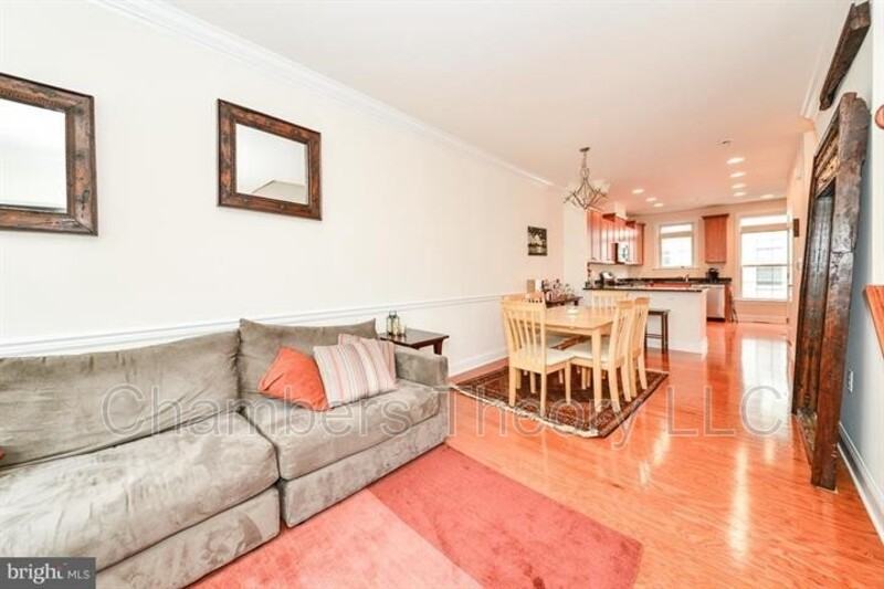 402 N Thomas St - Photo 7 of 28