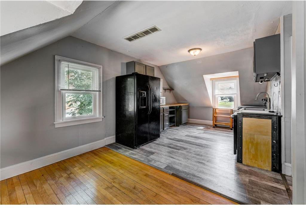 929 Magnolia Ave E - 2 #2 - Photo 3 of 15