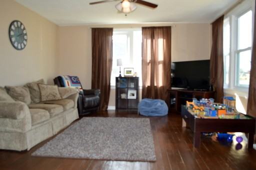 205 Hazel St - Photo 3 of 17