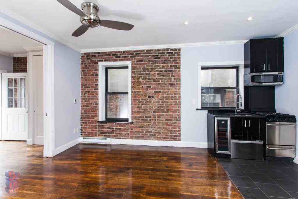 W 52nd St #14 - Photo 2 of 7