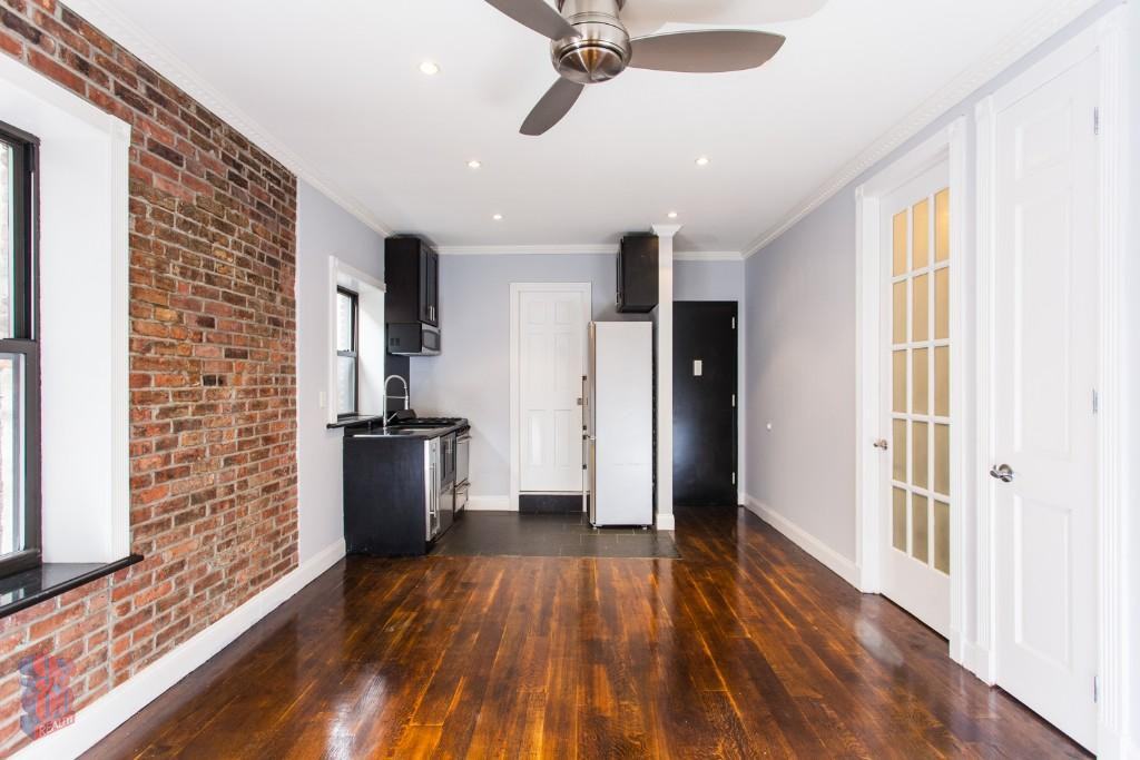 W 52nd St #14 - Photo 3 of 7