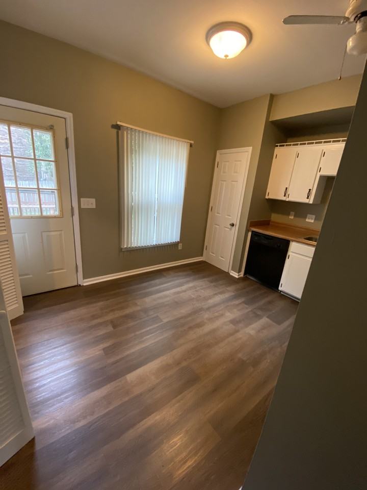 932 Hammack Dr - Photo 3 of 12