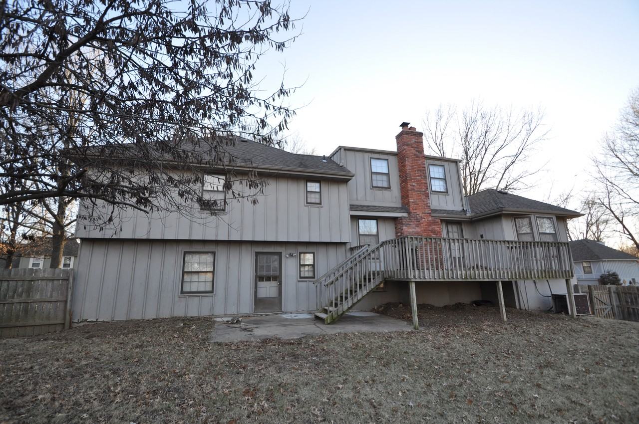 8100 NW Beaman Dr - Photo 2 of 14