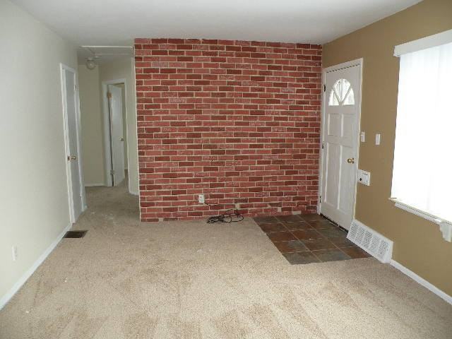 6010 Pickway Dr - Photo 3 of 17