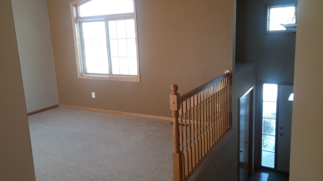9905 41st Pl NE - Photo 3 of 9