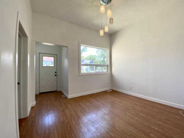 302 Boyd Ave - Photo 2 of 10