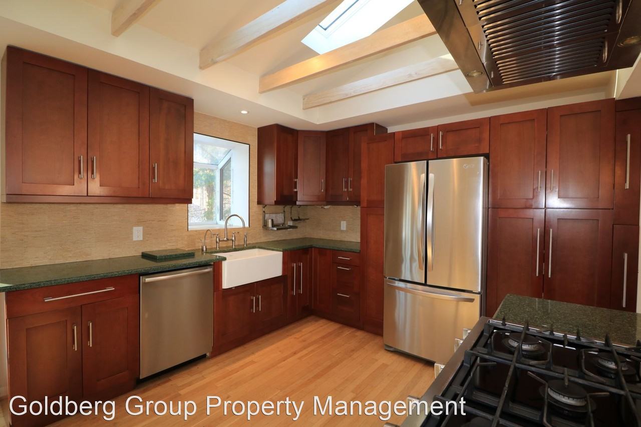 11231 Ashley Dr - Photo 2 of 32