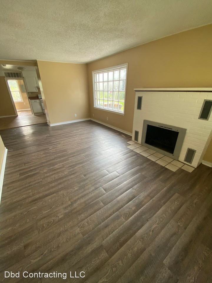 2604 Cambridge Blvd - Photo 2 of 8