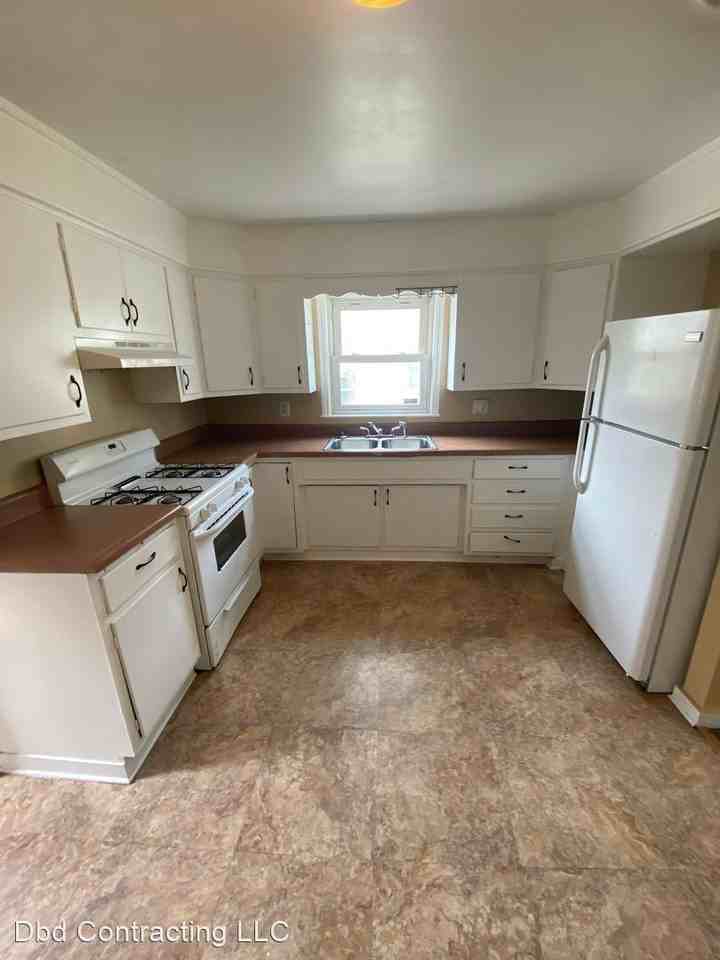 2604 Cambridge Blvd - Photo 3 of 8