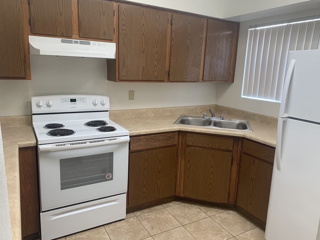 1413 N El Rio Dr - Photo 2 of 11