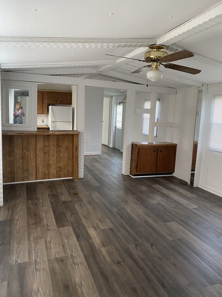 1372 Hargraves Rd - Photo 2 of 9