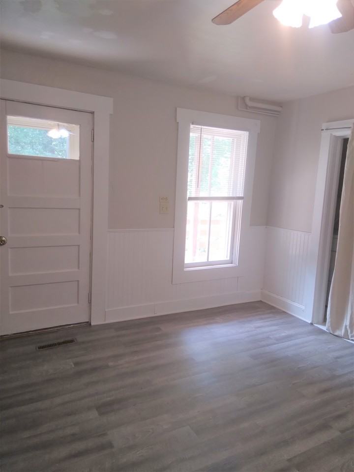 407 Laurel St W - Photo 3 of 14