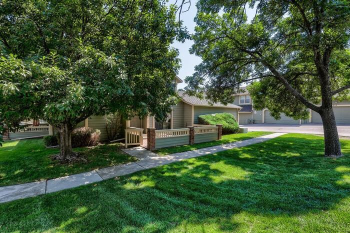 707 Crown Point Dr - Photo 2 of 29