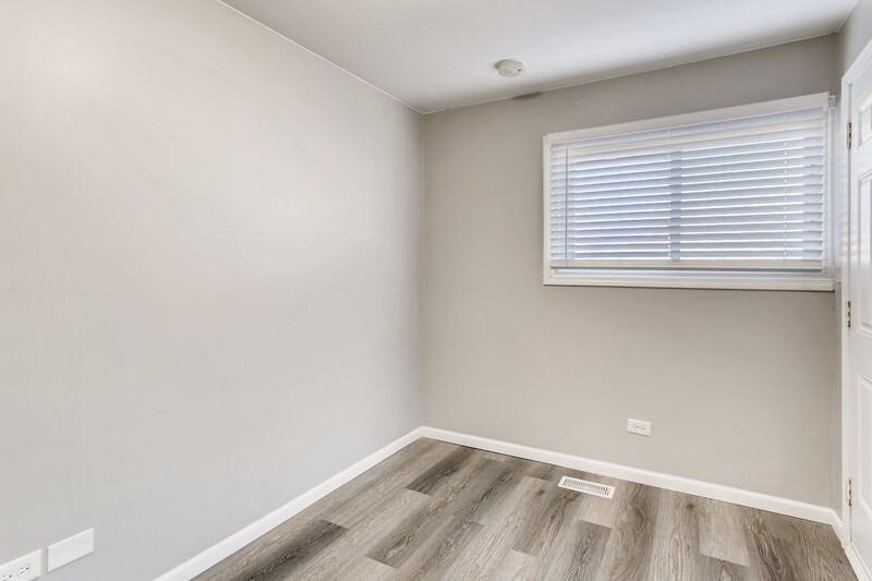 7927 163rd Ct - Photo 4 of 13