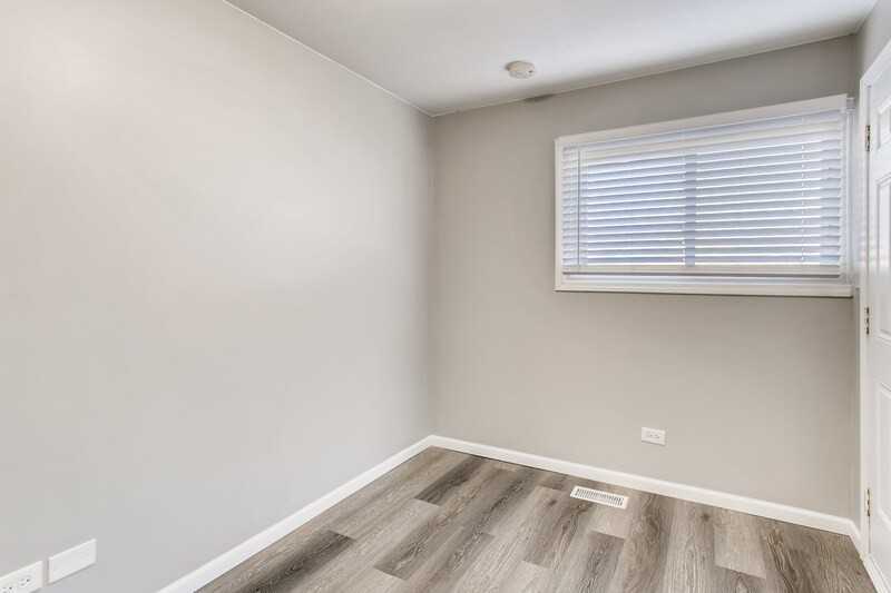 7927 163rd Ct - Photo 7 of 13