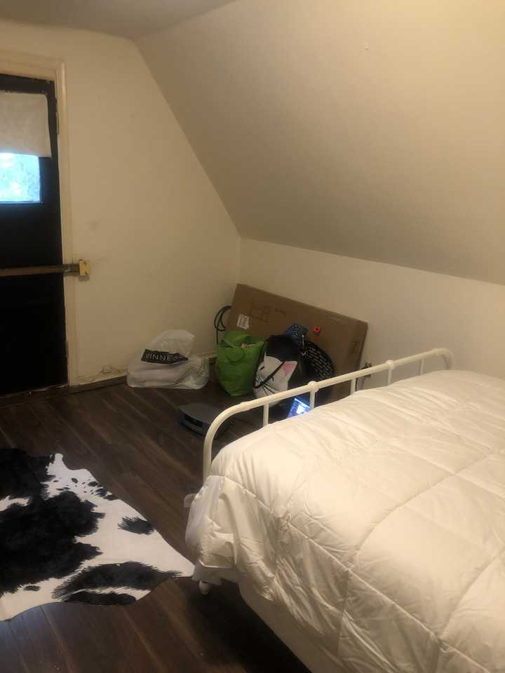 263 Dundas Street East - Photo 6 of 9