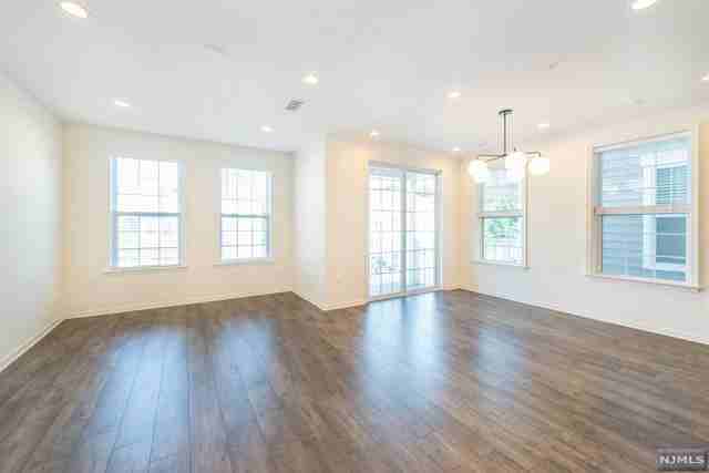122 Sequoia Dr - Photo 3 of 24