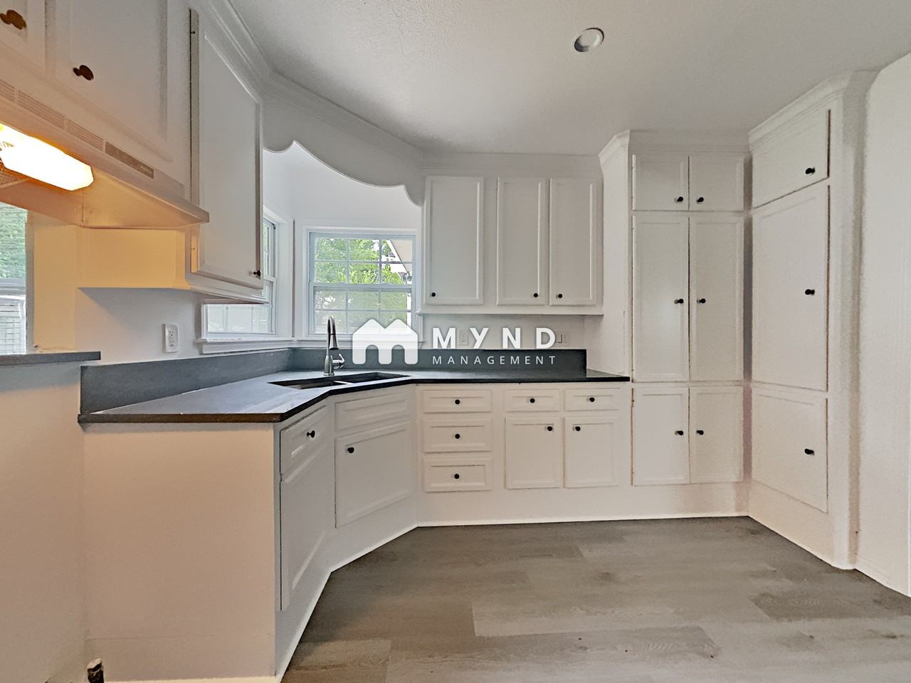 1234 Laskey St - Photo 2 of 18